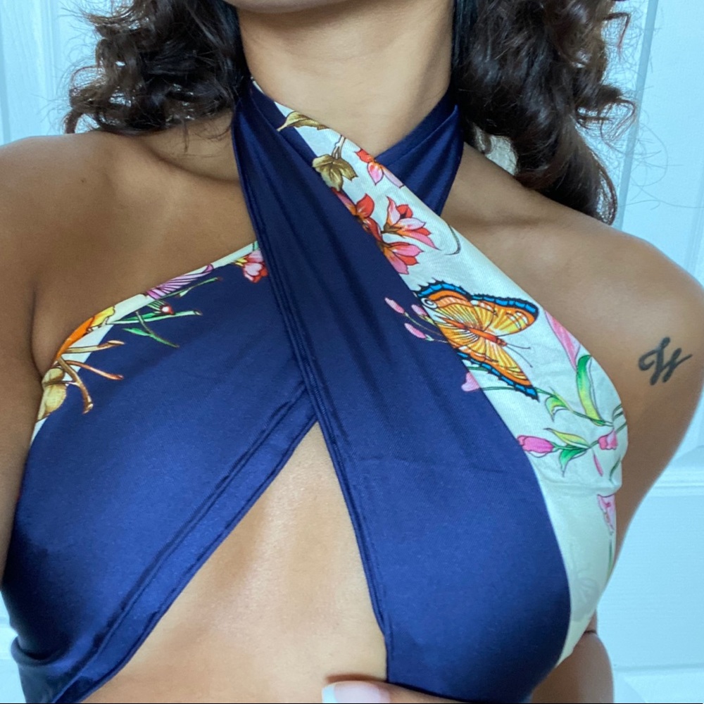 NEW Authentic Gucci silk scarf - Picture 9 of 10